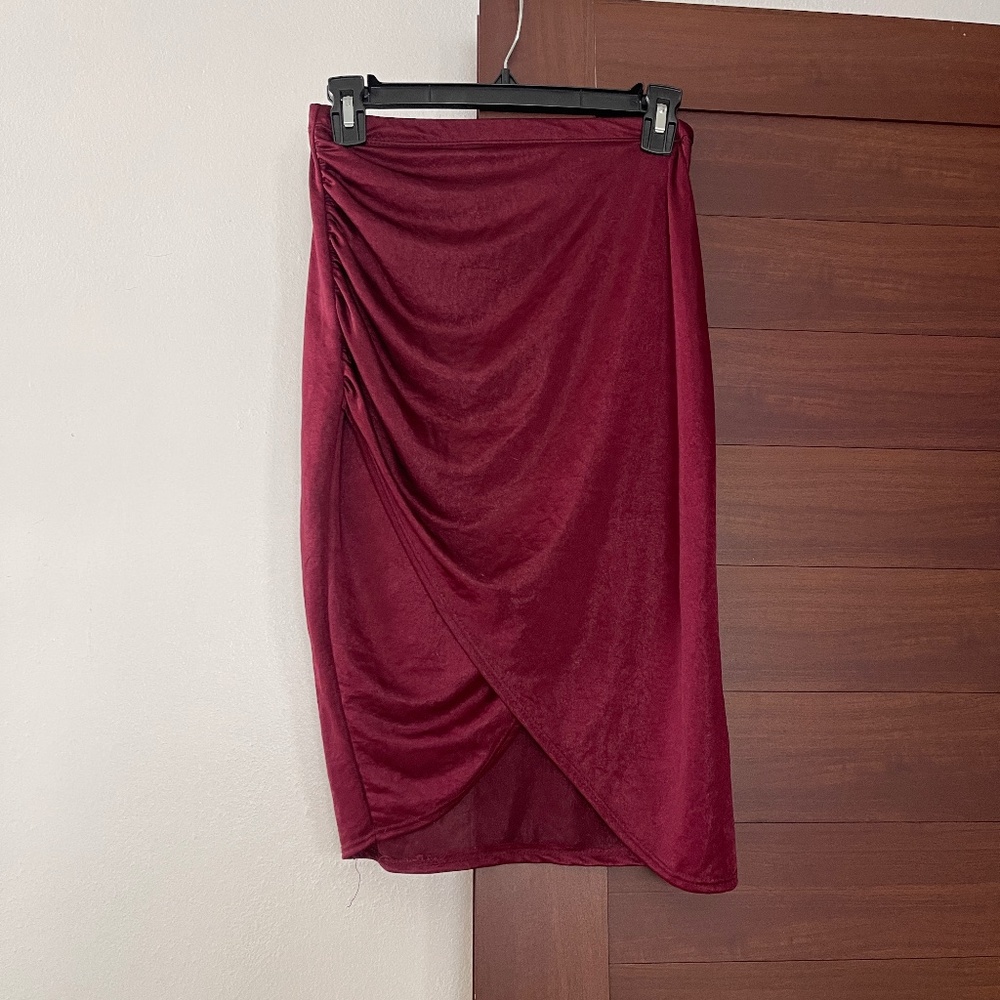 Charlotte Russe Ruched sexy burgundy skirt